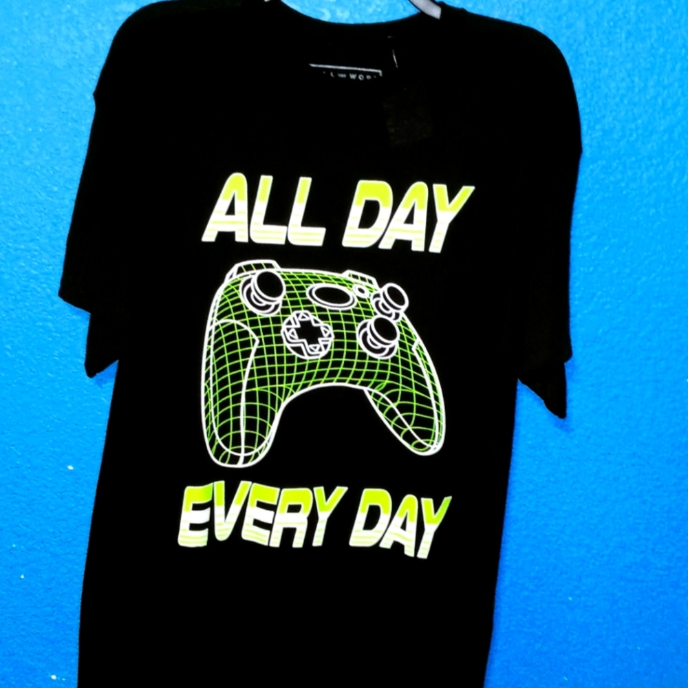 NWT Gamer Montra T-shirt